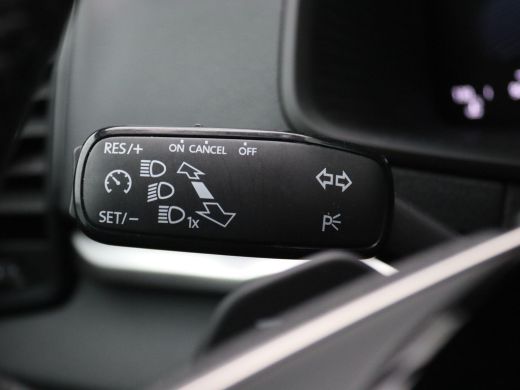 Skoda Karoq 1.5 TSI ACT Business Edition 150PK DSG Achteruitrijcamera, Navi via Apple Carplay/Android Auto, K... ActivLease financial lease