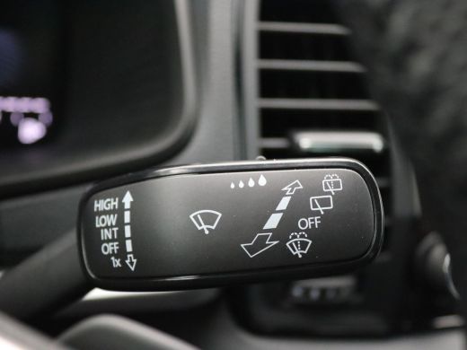 Skoda Karoq 1.5 TSI ACT Business Edition 150PK DSG Achteruitrijcamera, Navi via Apple Carplay/Android Auto, K... ActivLease financial lease