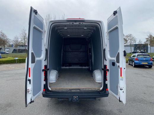 Volkswagen Crafter 35 2.0 TDI L4H3 | 140Pk | Trekhaak  Bijrijdersbank | Navi | Betimmering | PDC | ActivLease financial lease