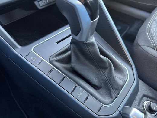 Volkswagen Polo 1.0 TSI R-Line | 95 pk | IQ Light | A-Camera | Automaat | App Connect | Lane Assist | ActivLease financial lease