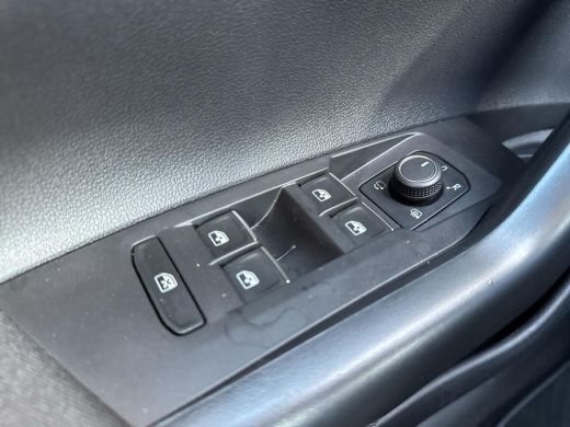 Volkswagen Polo 1.0 TSI R-Line | 95 pk | IQ Light | A-Camera | Automaat | App Connect | Lane Assist | ActivLease financial lease