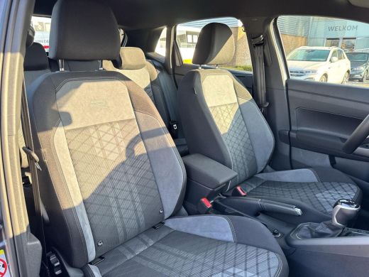 Volkswagen Polo 1.0 TSI R-Line | 95 pk | IQ Light | A-Camera | Automaat | App Connect | Lane Assist | ActivLease financial lease