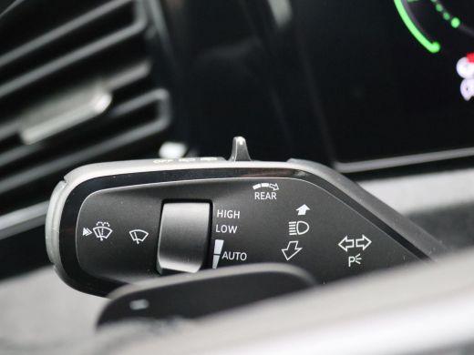 Volkswagen Tiguan 1.5 eHybrid R-Line Edition 272PK DSG Pano-Schuifdak, Black Style, Trekhaak, 20" LM Velgen, Head-U... ActivLease financial lease