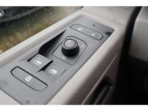 Volkswagen Transporter 2.0 TDI L2 H1 DC Airco Leer Glaslook ActivLease financial lease