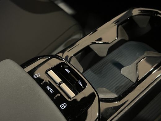 Volvo  EX30 Single Motor Extended Range Plus 69 kWh | 11 kW lader | Achteruitrijcamera | Apple Carplay/Androi... ActivLease financial lease