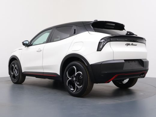 Alfa Romeo Junior Ibrida Speciale | "Spiga" Stoffen/ecoleder bekleding met rode accenten - 6-voudig verstelbare bes... ActivLease financial lease