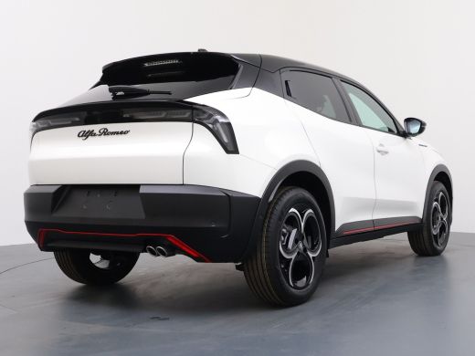 Alfa Romeo Junior Ibrida Speciale | "Spiga" Stoffen/ecoleder bekleding met rode accenten - 6-voudig verstelbare bes... ActivLease financial lease