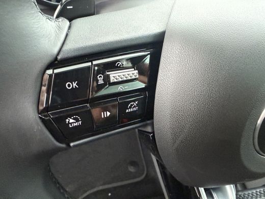 Alfa Romeo Junior Ibrida Speciale | "Spiga" Stoffen/ecoleder bekleding met rode accenten - 6-voudig verstelbare bes... ActivLease financial lease