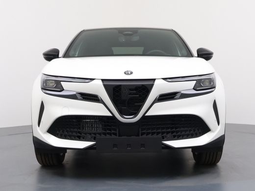 Alfa Romeo Junior Ibrida Speciale | "Spiga" Stoffen/ecoleder bekleding met rode accenten - 6-voudig verstelbare bes... ActivLease financial lease