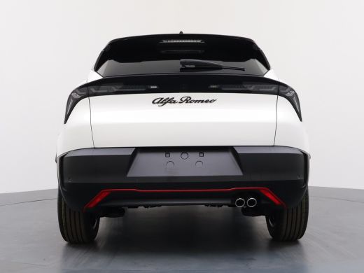 Alfa Romeo Junior Ibrida Speciale | "Spiga" Stoffen/ecoleder bekleding met rode accenten - 6-voudig verstelbare bes... ActivLease financial lease