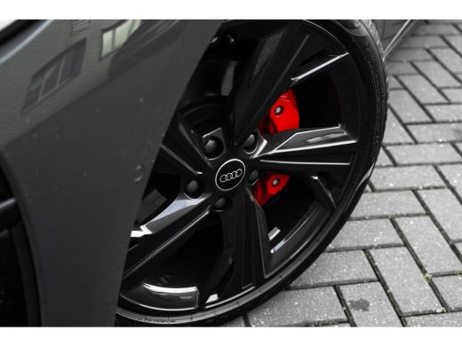 Audi A6 Avant e-tron Avant e-tron S edition | 3-spaaks stuurwiel boven en onder afgevlakt met schakelpaddels | Adaptiv... ActivLease financial lease