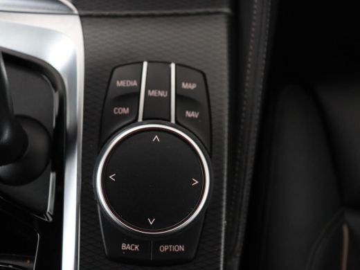 BMW 5 Serie 520i M Sport | Leder | Stoelverwarming | Carplay | 19'' | Sportstoelen | Live Cockpit | Navigatie... ActivLease financial lease