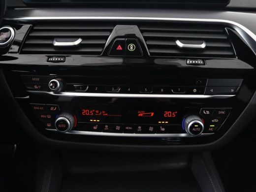 BMW 5 Serie 520i M Sport | Leder | Stoelverwarming | Carplay | 19'' | Sportstoelen | Live Cockpit | Navigatie... ActivLease financial lease