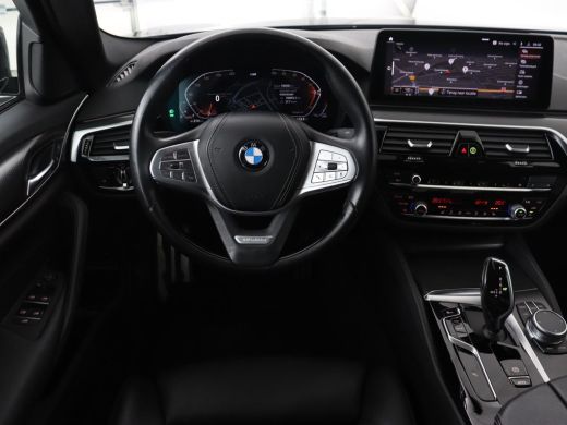 BMW 5 Serie 520i M Sport | Leder | Stoelverwarming | Carplay | 19'' | Sportstoelen | Live Cockpit | Navigatie... ActivLease financial lease