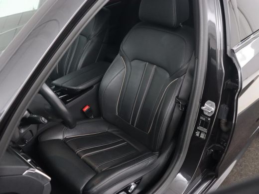 BMW 5 Serie 520i M Sport | Leder | Stoelverwarming | Carplay | 19'' | Sportstoelen | Live Cockpit | Navigatie... ActivLease financial lease