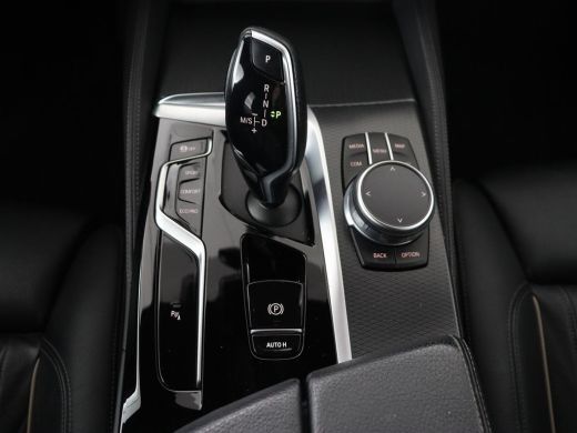BMW 5 Serie 520i M Sport | Leder | Stoelverwarming | Carplay | 19'' | Sportstoelen | Live Cockpit | Navigatie... ActivLease financial lease