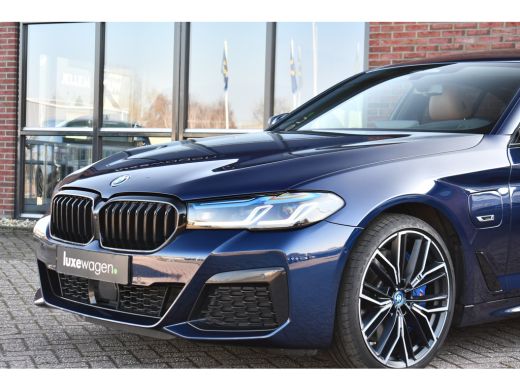 BMW 5 Serie 545e xDrive M-Sport Pano ACC HUD 20inch 360 Laser HiFi Adp-demping ActivLease financial lease