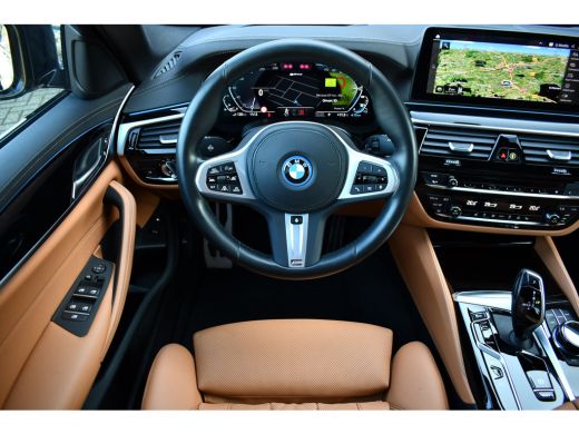 BMW 5 Serie 545e xDrive M-Sport Pano ACC HUD 20inch 360 Laser HiFi Adp-demping ActivLease financial lease