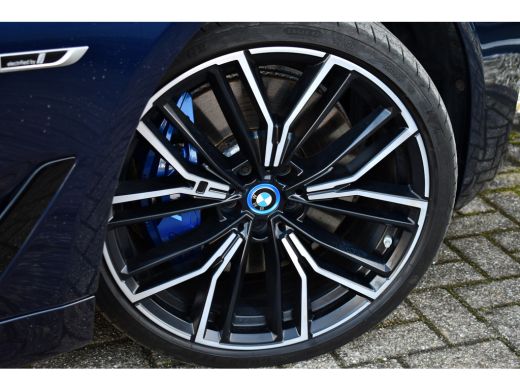 BMW 5 Serie 545e xDrive M-Sport Pano ACC HUD 20inch 360 Laser HiFi Adp-demping ActivLease financial lease
