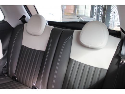 Fiat 500 La Prima | Panoramadak | Lederen bekleding | JBL-audio | 17` lichtmetalen velgen | ActivLease financial lease