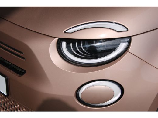Fiat 500 La Prima | Panoramadak | Lederen bekleding | JBL-audio | 17` lichtmetalen velgen | ActivLease financial lease