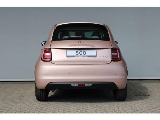 Fiat 500 La Prima | Panoramadak | Lederen bekleding | JBL-audio | 17` lichtmetalen velgen | ActivLease financial lease