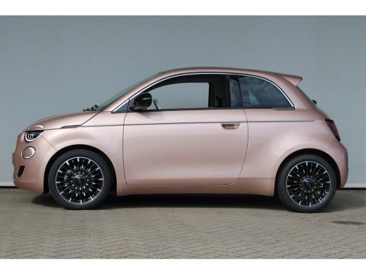 Fiat 500 La Prima | Panoramadak | Lederen bekleding | JBL-audio | 17` lichtmetalen velgen | ActivLease financial lease