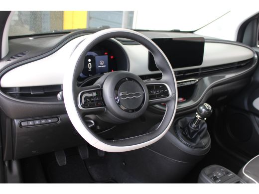 Fiat 500 La Prima | Panoramadak | Lederen bekleding | JBL-audio | 17` lichtmetalen velgen | ActivLease financial lease