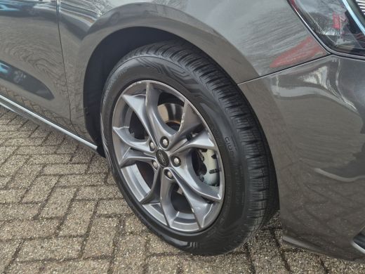 Ford Focus 1.0 125pk ST Line | B&O | Adaptive Cruise | Winter Pack | All Season | ActivLease financial lease