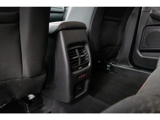 Ford Kuga 2.5 PHEV ST-Line | Electrische trekhaak | 2100kg trekgewicht | Winter-pack | Parkeercamera | LED-... ActivLease financial lease