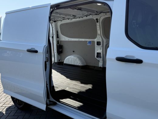 Ford Transit Custom 2.0 TDCI 136 PK TREND / L2H1 / 19" LMV / LED / 43.940 KM !! / 2.740 KG AHG / CAMERA / CRUISE / 3 ... ActivLease financial lease
