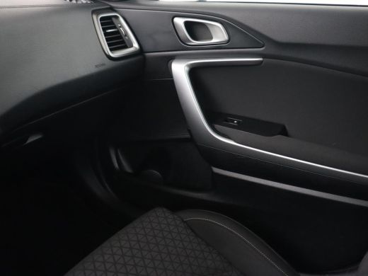 Kia Ceed 1.4 T-GDi DynamicLine | Automaat | Camera | Trekhaak | Carplay | Navigatie | Climate control | DA... ActivLease financial lease