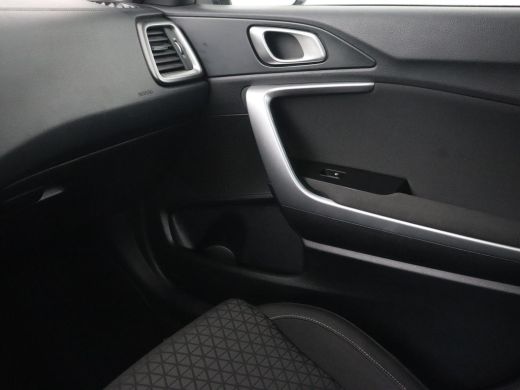 Kia Ceed 1.4 T-GDi DynamicLine | Automaat | Carplay | Camera | Navigatie | Parkeerhulp | Climate control |... ActivLease financial lease