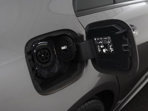 Mercedes-Benz A-Klasse 250e AMG Limited | Carplay | Stoelverwarming | Leder/Alcantara | Widescreen | Sfeerverlichting | ... ActivLease financial lease