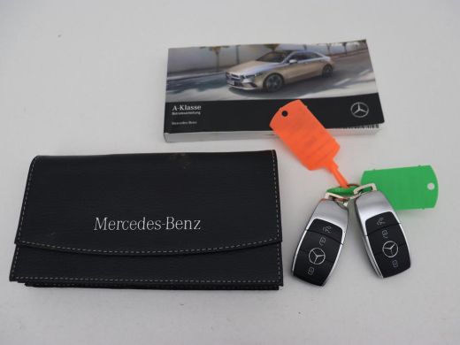 Mercedes-Benz A-Klasse 250e AMG Limited | Carplay | Stoelverwarming | Leder/Alcantara | Widescreen | Sfeerverlichting | ... ActivLease financial lease