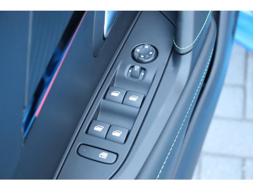 Peugeot 208 HYBRID 110PK GT PACK AUTOMAAT / NAVI / LEDER / CLIMA / PDC / 17" LMV / CAMERA / KEYLESS / ADAPT. ... ActivLease financial lease