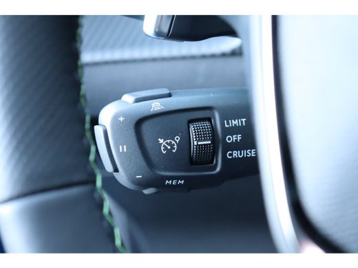 Peugeot 208 HYBRID 110PK GT PACK AUTOMAAT / NAVI / LEDER / CLIMA / PDC / 17" LMV / CAMERA / KEYLESS / ADAPT. ... ActivLease financial lease