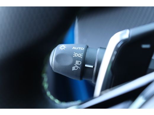 Peugeot 208 HYBRID 110PK GT PACK AUTOMAAT / NAVI / LEDER / CLIMA / PDC / 17" LMV / CAMERA / KEYLESS / ADAPT. ... ActivLease financial lease