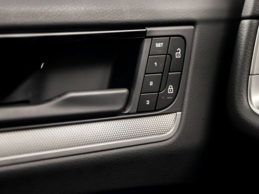 Porsche Cayenne 3.0 E-Hybrid SportDesign 471Pk Automaat (PANORAMADAK, LUCHTVERING, SPORT CHRONO PAKKET, SPORTUITL... ActivLease financial lease