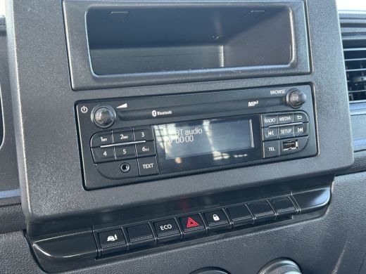 Renault Master T35 2.3 dCi 136 PK / PICK UP / 2.5 T TREKHAAK / 14.149 KM !! / 1e EIG. / AIRCO / BLUETOOTH / 3-ZITS ActivLease financial lease