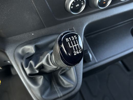 Renault Master T35 2.3 dCi 136 PK / PICK UP / 2.5 T TREKHAAK / 14.149 KM !! / 1e EIG. / AIRCO / BLUETOOTH / 3-ZITS ActivLease financial lease