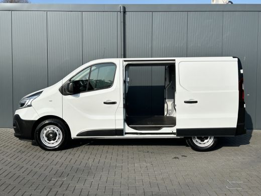 Renault Trafic 2.0 dCi 120 PK / L1H1 / 1e EIG. / 80.067 KM !! / 2x SCHUIFDEUR / TREKHAAK / AIRCO / CRUISE / NAVI ActivLease financial lease