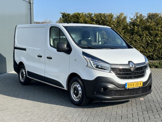 Renault Trafic 2.0 dCi 120 PK / L1H1 / 1e EIG. / 80.067 KM !! / 2x SCHUIFDEUR / TREKHAAK / AIRCO / CRUISE / NAVI ActivLease financial lease
