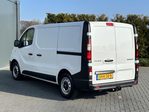 Renault Trafic 2.0 dCi 120 PK / L1H1 / 1e EIG. / 80.067 KM !! / 2x SCHUIFDEUR / TREKHAAK / AIRCO / CRUISE / NAVI ActivLease financial lease