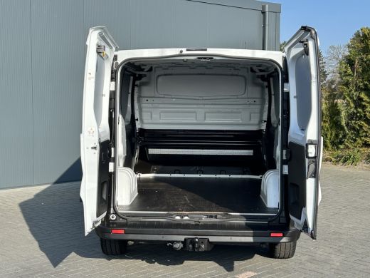 Renault Trafic 2.0 dCi 120 PK / L1H1 / 1e EIG. / 80.067 KM !! / 2x SCHUIFDEUR / TREKHAAK / AIRCO / CRUISE / NAVI ActivLease financial lease