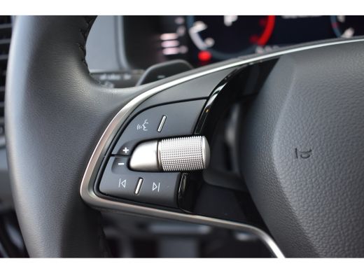 Skoda Karoq 1.5 TSI 150PK DSG-7 Business Edition | TREKHAAK | CAMERA | NAVIGATIE | LED | KEYLESS | VERLENGDE ... ActivLease financial lease