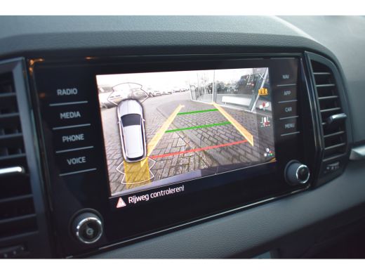 Skoda Karoq 1.5 TSI 150PK DSG-7 Business Edition | TREKHAAK | CAMERA | NAVIGATIE | LED | KEYLESS | VERLENGDE ... ActivLease financial lease