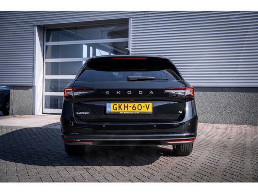 Skoda Superb Combi 1.5 TSI iV First Edition | Achteruitrijcamera | Extra getint glas | Navigatiesysteem ActivLease financial lease