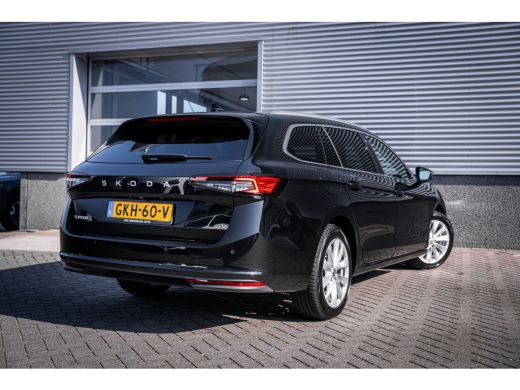 Skoda Superb Combi 1.5 TSI iV First Edition | Achteruitrijcamera | Extra getint glas | Navigatiesysteem ActivLease financial lease