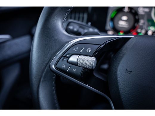 Skoda Superb Combi 1.5 TSI iV First Edition | Achteruitrijcamera | Extra getint glas | Navigatiesysteem ActivLease financial lease